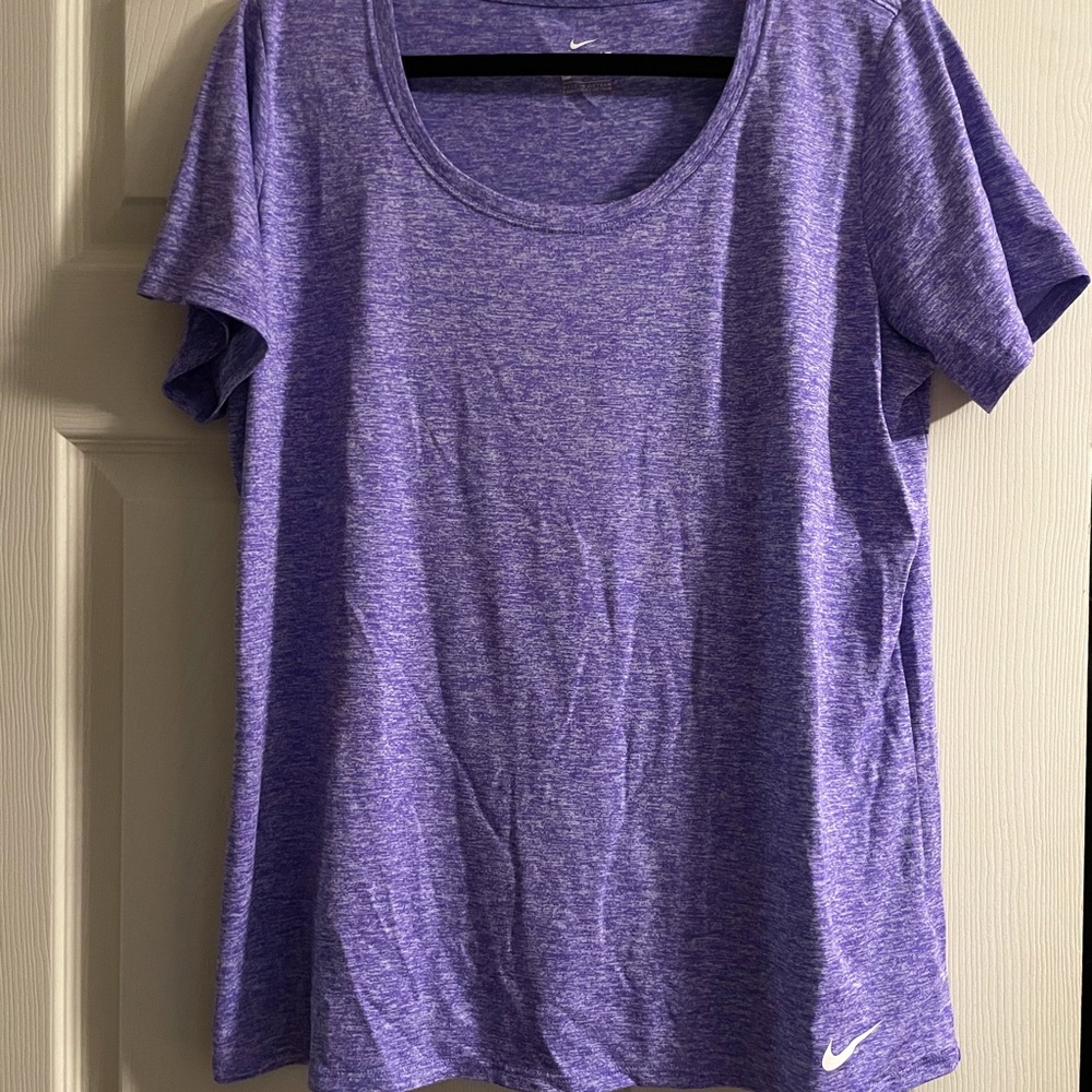 XL PURPLE NIKE DRI FIT SHORT SLEEVE